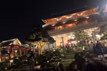 Biệt phủ nghìn m2 của "trưởng thôn trẻ giàu nhất Việt Nam"