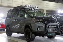 Ngắm MPV Toyota Alphard độ siêu hầm hố theo phong cách Land Cruiser