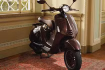 Cận cảnh Vespa 946 Horse 2026 giới hạn 888 chiếc cho năm Bính Ngọ