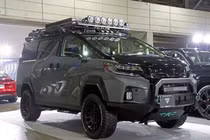 Ngắm MPV Toyota Alphard độ siêu hầm hố theo phong cách Land Cruiser