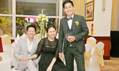 Phan Như Thảo xồ xề bên chồng đại gia dự đám cưới đồng nghiệp