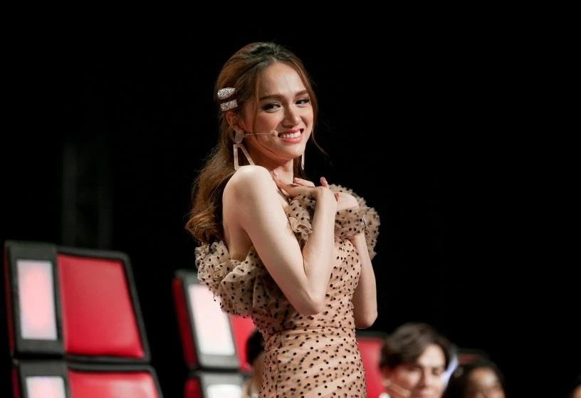 Video: Hương Giang idol nhảy vũ đạo kỳ quặc, tung tuyệt chiêu "dụ dỗ" thí sinh