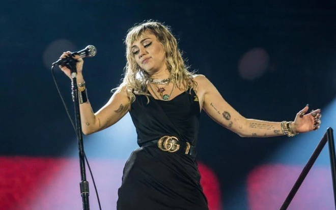 Video: Những điều thú vị khi bạn sống chung với một cô nàng 'cực ngầu'