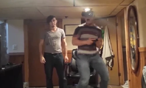 Video: Đeo kính “thực tế ảo” nhưng tai nạn là thật