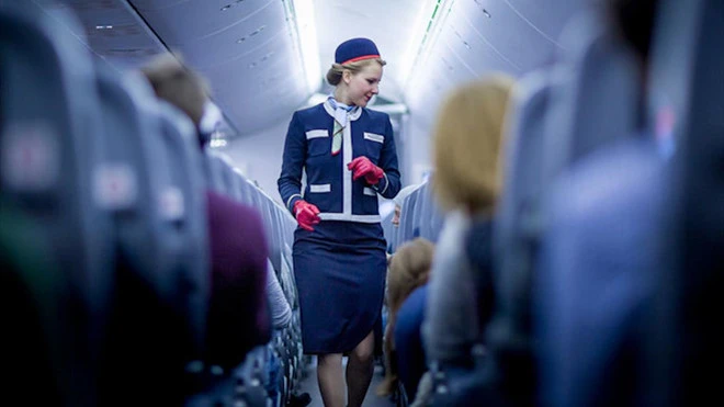 Video: Tại sao bạn phải trả rất nhiều tiền khi đi máy bay?