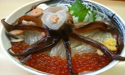 Video: “Ngã bổ chửng” với đặc sản "mực nhảy múa" ở ngay trong miệng