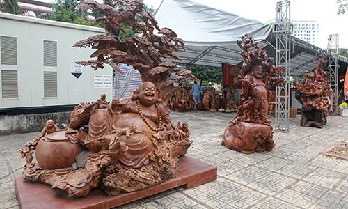 Tận thấy bộ ba tượng phật bằng gỗ quý giá gần 3 tỷ đồng