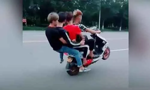 Video: Nhóm thanh niên làm xiếc với xe ăn cắp, quay clip khoe lên mạng