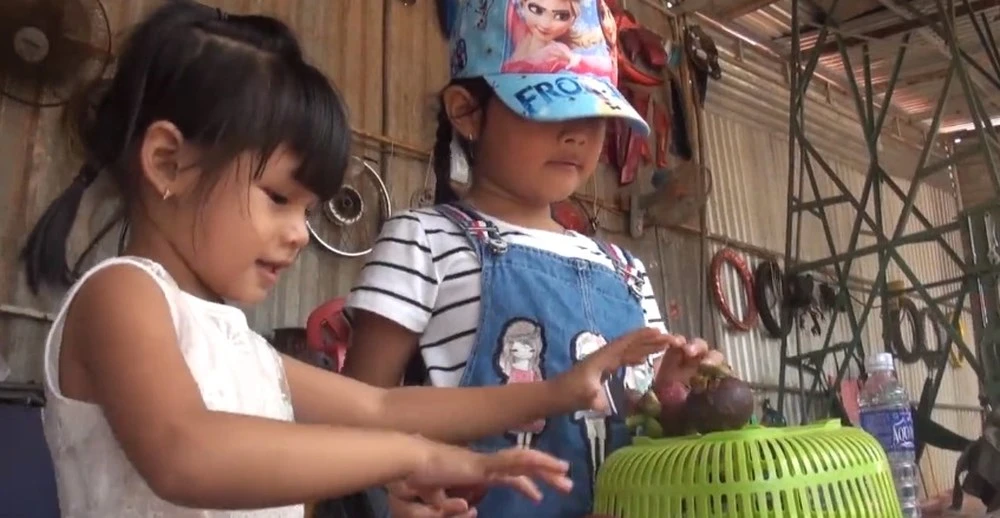 Video: Bất ngờ cuộc sống của 2 bé gái bị trao nhầm ở Bình Phước