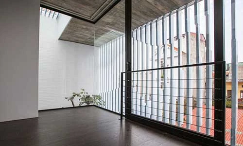 Độc đáo ngôi nhà ở Tây Hồ có mặt tiền như vỉ nướng