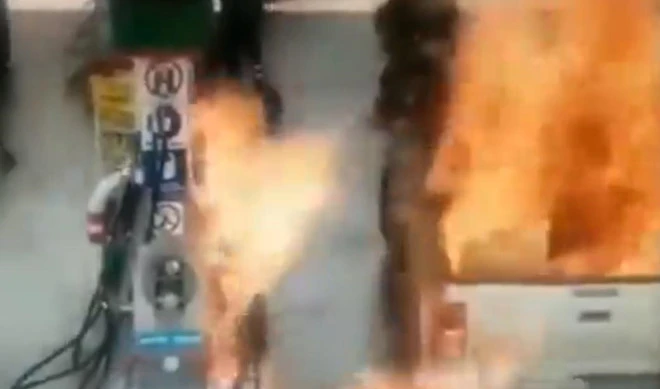 Video: Bé gái bị bỏng nặng vì sờ vào bình xăng đang bơm
