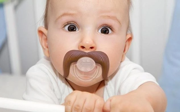 Video: Khi trẻ con làm những hành động kì quặc mà người lớn không hiểu