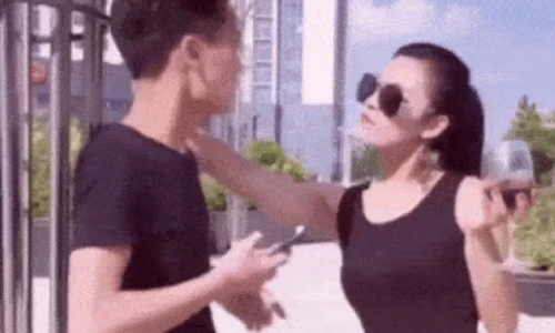 Anh em cười "tắc thở" với các cô nàng khó đỡ