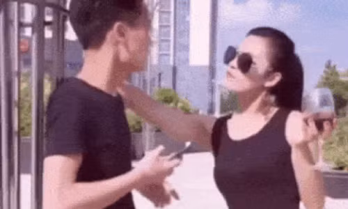 Anh em cười "tắc thở" với các cô nàng khó đỡ