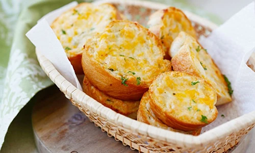 Video: Cách làm bánh mì ngào bơ đường cho bữa sáng ngọt ngào