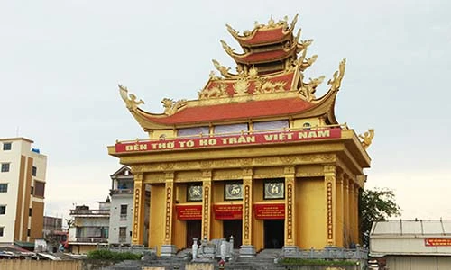 Khám phá "kim tự tháp" khổng lồ giữa "làng tỷ phú" quê lúa