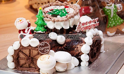 Video: Cận cảnh chiếc bánh kem trị giá gần 4 tỷ đồng