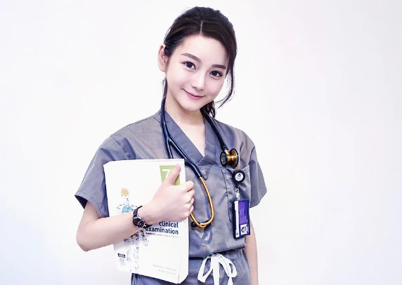 Hai nữ bác sĩ Đài Loan nổi tiếng nhờ ngoại hình nổi bật