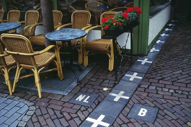 Video: Cuộc sống tại thị trấn có hàng chục đường biên giới