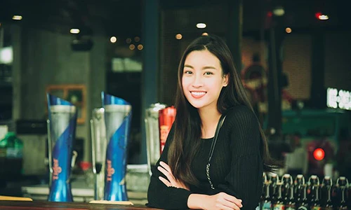 Video: HH Đỗ Mỹ Linh tung clip khoe mặt mộc xinh xắn siêu lòng đấng mày râu