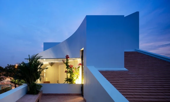 Tổ ấm giữa lưng chừng dốc của gia đình 3 thế hệ