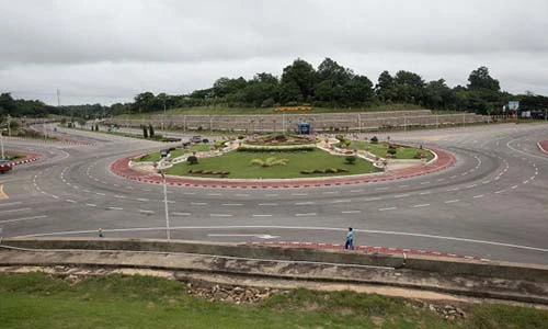 Lạ lùng thủ đô hoành tráng nhưng vắng tanh như "chùa Bà Đanh"