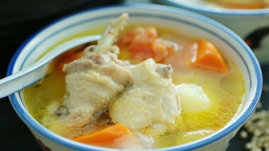 Video: Cách làm canh gà hầm khoai tây ngon ngất ngây "kéo" chồng về ăn tối