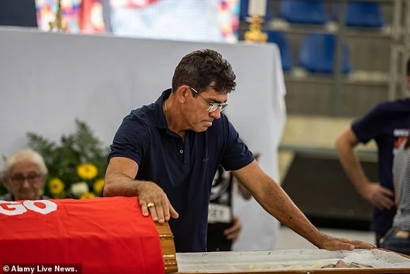 Ca sĩ nổi tiếng Brazil chết thảm vì máy bay