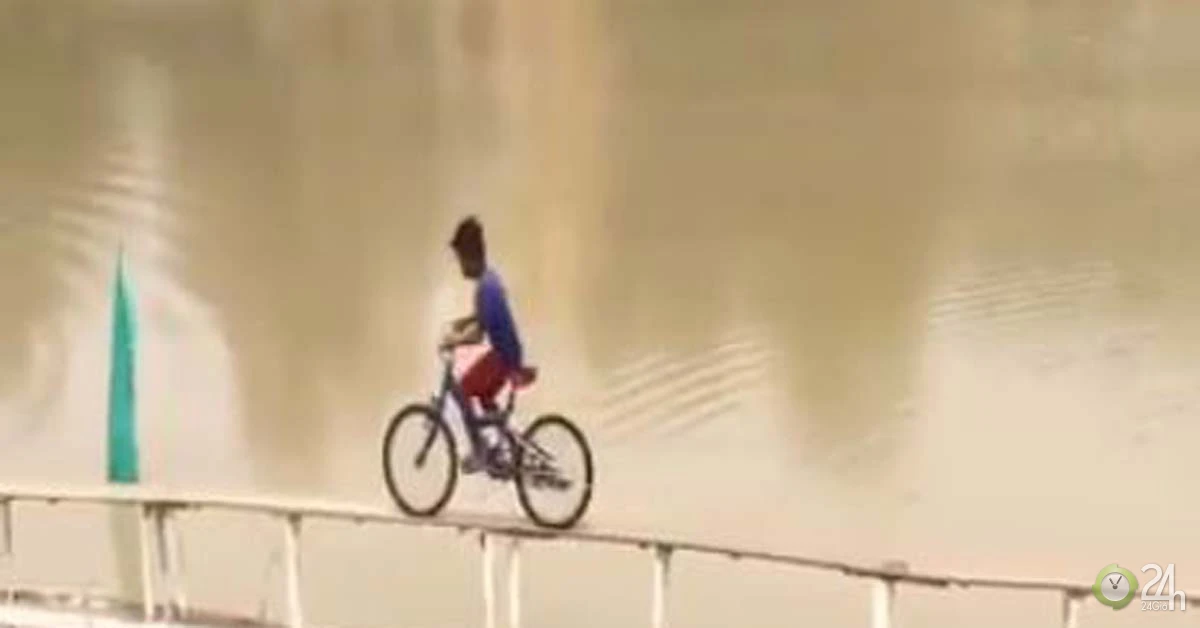 Video: Khóc thét kiểu đua xe đạp phiên bản Ấn Độ