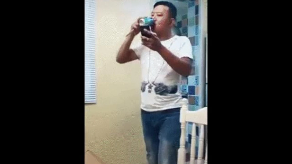 Video: Những cái kết "bi hài" chỉ vì mải úp mặt vào điện thoại