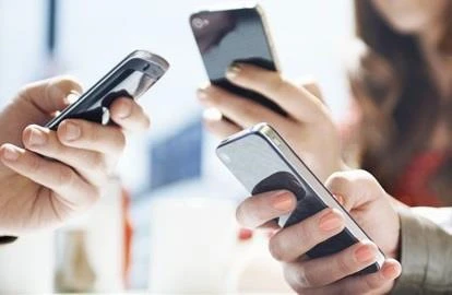 Video: Tác hại khi 'dán mắt' vào điện thoại mỗi ngày