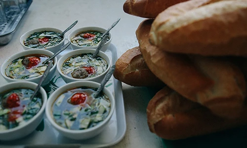 Bánh mì xíu mại Dì Hồng: Đậm đà mà giản dị giữa Đà Lạt suốt 30 năm