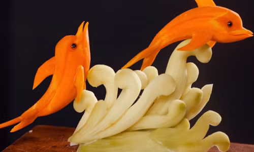 Video: Cắt tỉa cà rốt hình cá heo đẹp “thần thánh“