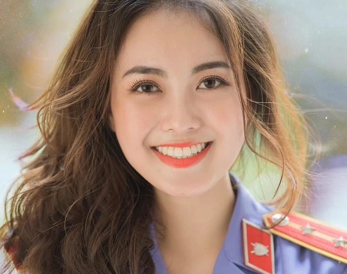 Nữ kiểm sát viên 9X khiến dân tình xốn xang vì quá xinh lại còn giỏi