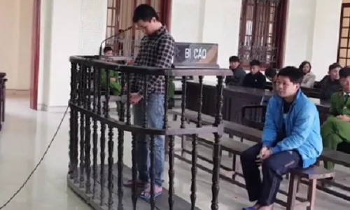 Video: Dùng kéo đâm chết bạn thân trên bàn nhậu