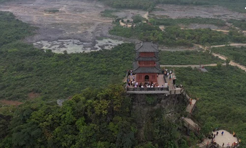 Video: Kỳ lạ quá trình xây dựng ngôi chùa nặng 2000 tấn trên núi Thất Tinh