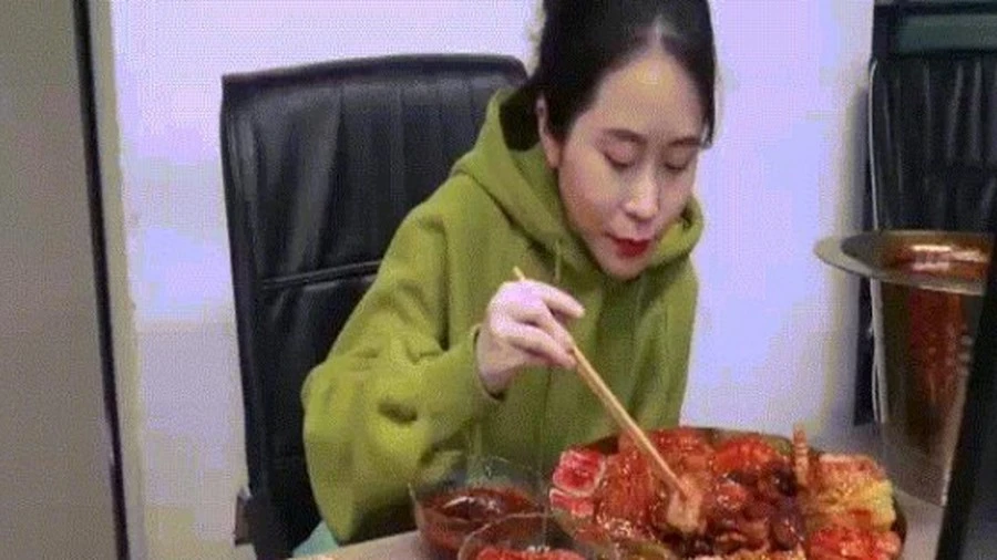 Video: Điều khiến bạn quên nỗi buồn khi không có tiền sắm Tết