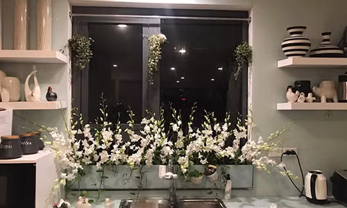 Mẹ đảm khoe "vườn hoa" độc đáo trên cửa sổ bếp gây bão