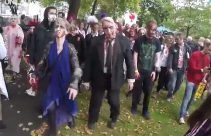 Video: 'Đại dịch' xác sống đổ bộ thành phố London