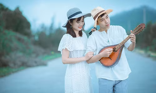 Ảnh cưới bên xe rùa cực hài hước của cặp đôi 9x