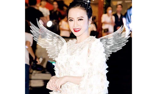 Những chiếc váy làm "khuynh đảo" thảm đỏ năm 2017 của Angela Phương Trinh