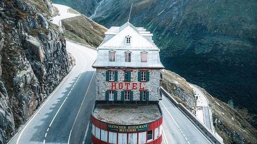 Video: Khách sạn 4 mặt tiền bỏ hoang đẹp hùng vĩ trên núi