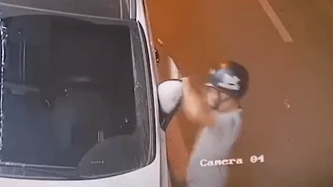 Video: Tên trộm dùng dao cắt gương ôtô nhanh như chớp