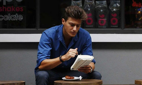 Video: Đàn ông 27 tuổi có thể đối đầu với sóng gió cuộc đời