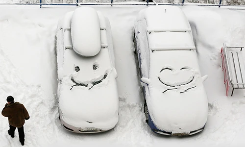 Video "sóng thần" tuyết khổng lồ nuốt chửng thành phố Nga