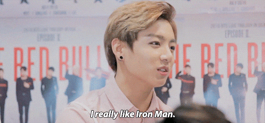 Thanh vien BTS so huu loat op dien thoai dat gia