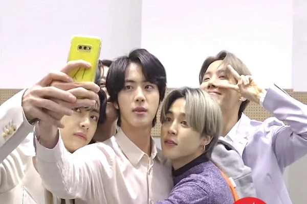 Idol Hàn Quốc nào cũng thích 'sống ảo' bằng ứng dụng này 