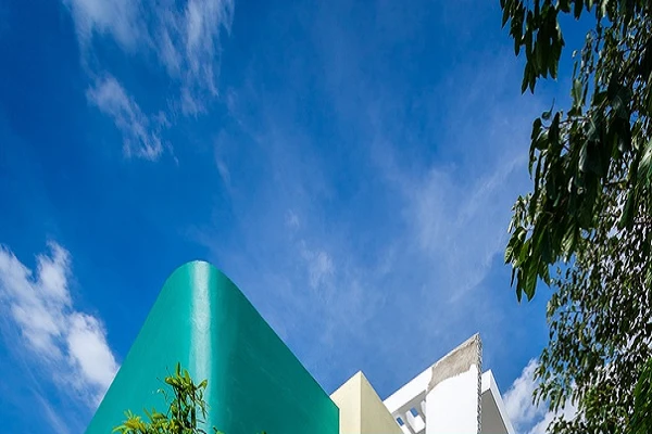 Ngôi nhà 20 năm tuổi trên mảnh đất hình tam giác