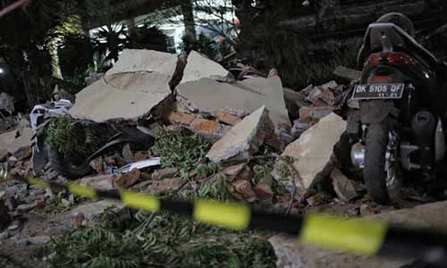 Video: Cảnh tang thương ở đảo Lombok sau động đất khiến gần trăm người chết