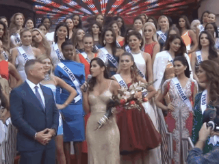 Phạm Hương sai lầm khi "giành chỗ đẹp" tại Miss Universe 2015? - Hình 5 Pham Huong sai lam khi